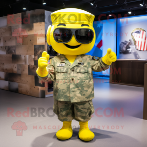 Gul American Soldier maskot...