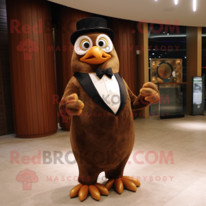 Brown Penguin mascotte...