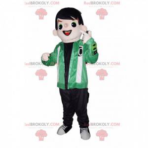 Stilvoller Maskottchenjunge mit einer grünen Jacke -