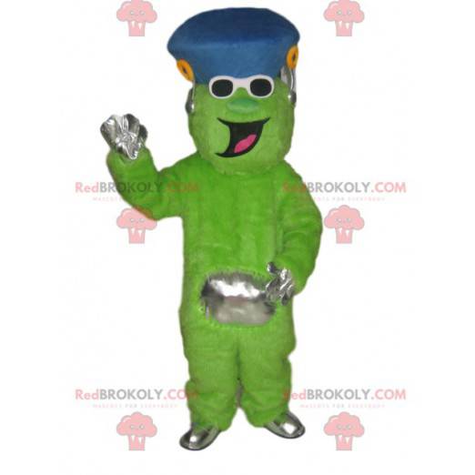 Grappige neon groene karakter mascotte met een blauwe hoed -