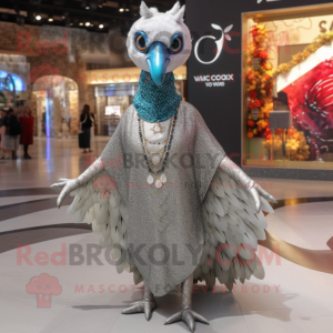 Silver Peacock maskot...