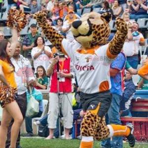 Mascote leopardo chita em roupas esportivas - Redbrokoly.com