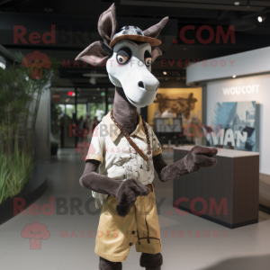  Okapi personaje de traje...