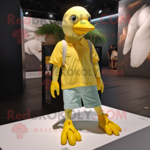 Yellow Pigeon maskot...