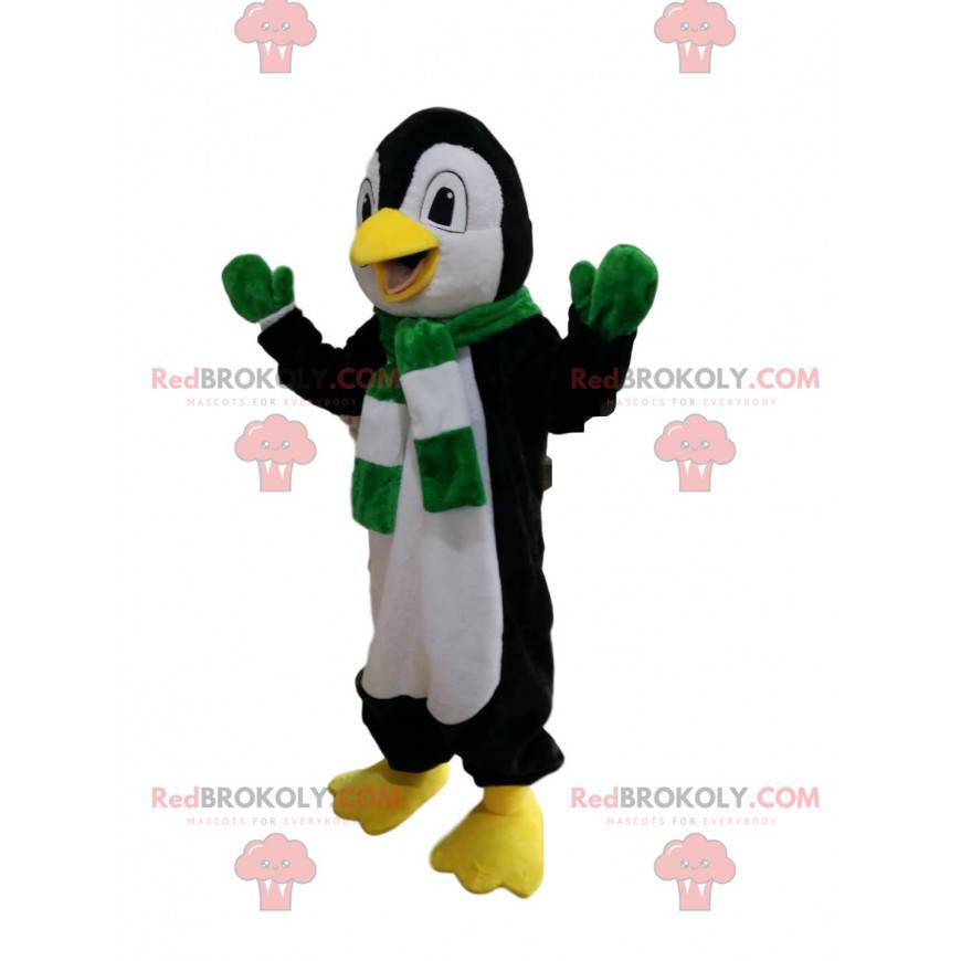 Mascota de pingüino blanco y negro con una bufanda verde y Mascota de pingüino blanco y negro con una bufanda verde y