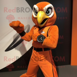 Orange Falcon maskot...