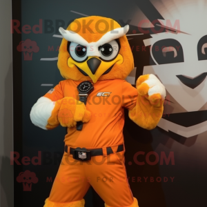 Orange Falcon maskot...