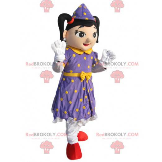 Feenmaskottchen mit einem lila Kleid mit gelben Tupfen -