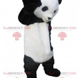 Mascote do panda preto e branco com um olhar comovente. -