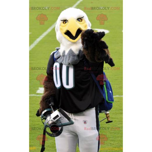 Mascota águila marrón y blanca en ropa deportiva -