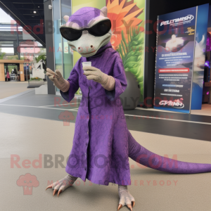 Personagem de mascote roxo...