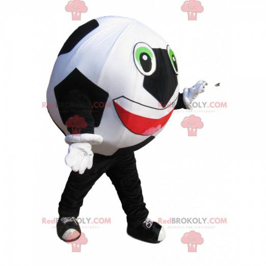 Mascota de balón de fútbol blanco y negro muy entusiasta -
