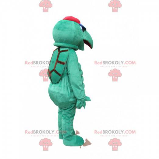 Mascotte de tortue verte avec un museau pointu et une casquette