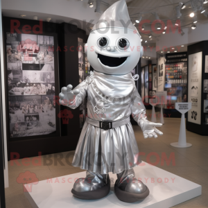 Silver Momentum maskot...