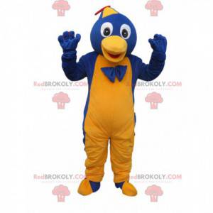 Blauw en geel pinguin mascotte met een pet en een strik -