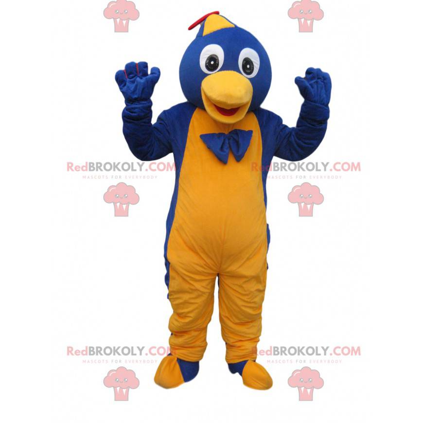 Blaues und gelbes Pinguin-Maskottchen mit einer Kappe und einer