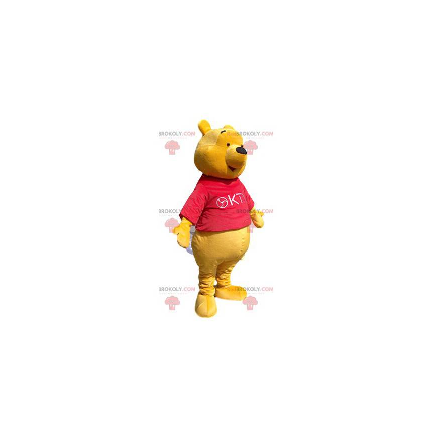 Mascote do ursinho Pooh com uma camisa vermelha - Redbrokoly.com