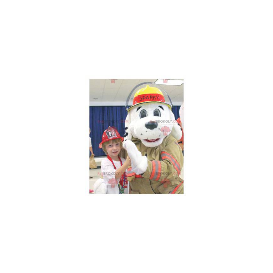 Biały pies maskotka przebrany za strażaka - Redbrokoly.com