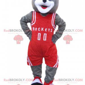 Mascotte d'ours gris avec une tenue de sport rouge -