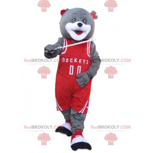 Graues Bärenmaskottchen mit roter Sportbekleidung -