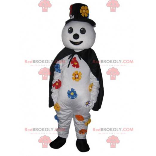Mascota del muñeco de nieve con un sombrero negro y una capa. -