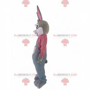 Grå kaninmaskot med kjeledress og rutete skjorte -