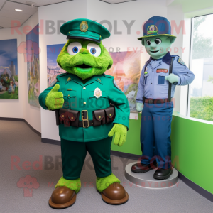 Grøn politibetjent maskot...