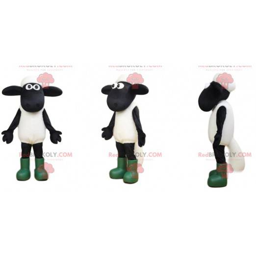 Mascota de oveja blanca y negra con grandes ojos y botas. -