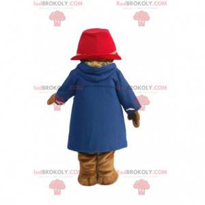 Niedźwiedź maskotka w niebieskim płaszczu i różowym kapeluszu -
