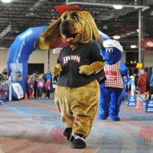 Mascot brun bassethundhund i sportkläder - Redbrokoly.com