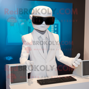 Hvid computer maskot...