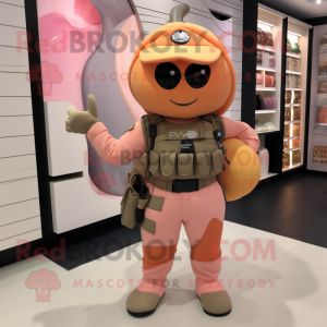 Peach Para Commando maskot...