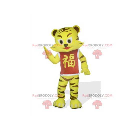Mascote pequeno tigre amarelo e marrom com uma camiseta