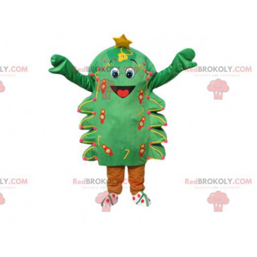 Kleine groene boom mascotte erg blij met een ster -