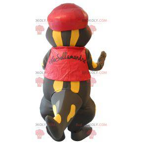 Mascot bastante salamandra negra y amarilla vestida de rojo -