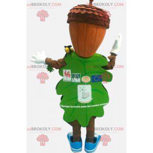 Mascote de folha verde com cabeça em forma de bolota -