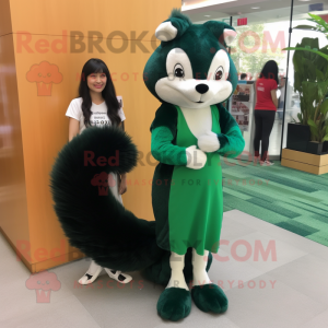 Forest Green Skunk maskot...