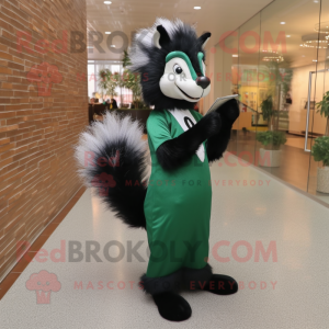 Forest Green Skunk maskot...