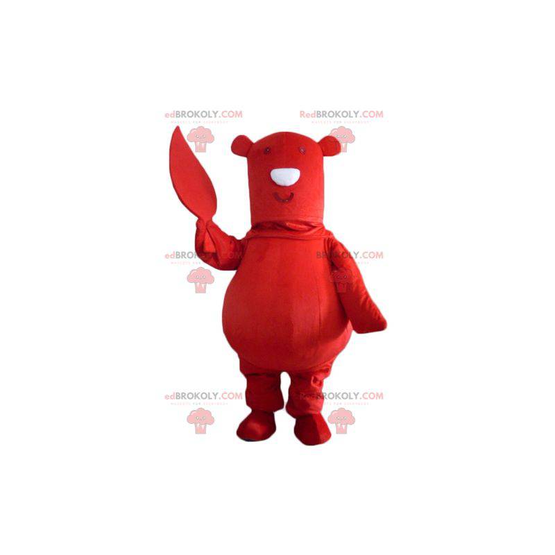 Mascote grande urso vermelho com uma folha na mão -