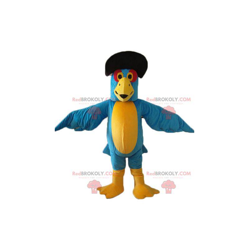 Mascote papagaio azul e amarelo com um chapéu preto -