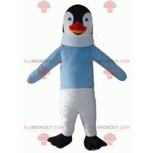 Mascotte de pingouin noir et blanc avec un pull bleu