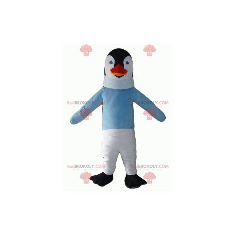 Mascote pinguim preto e branco com um suéter azul -