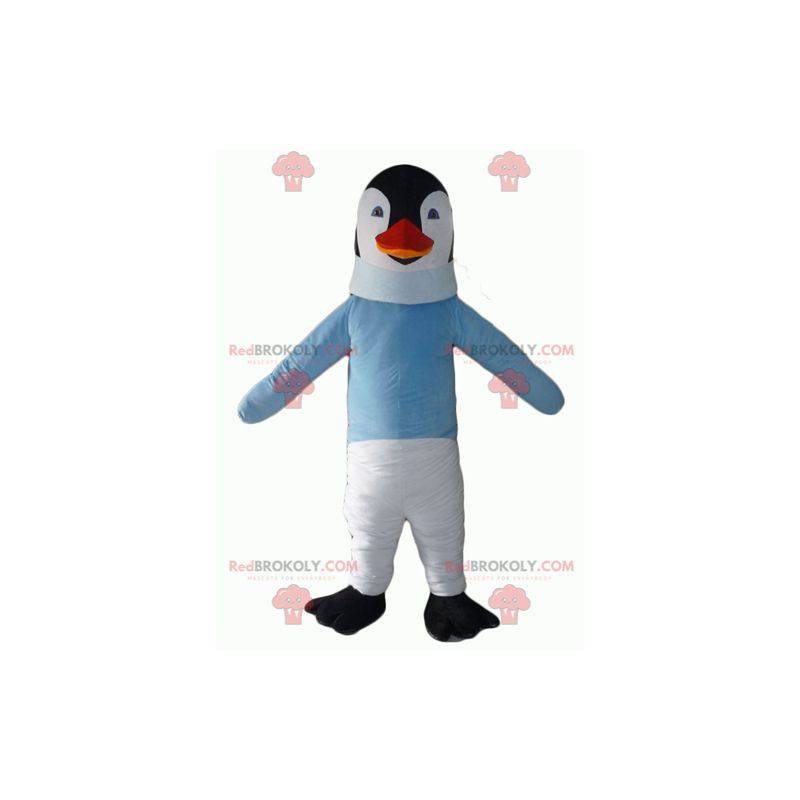 Mascotte de pingouin noir et blanc avec un pull bleu -