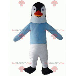Mascota de pingüino blanco y negro con un suéter azul -
