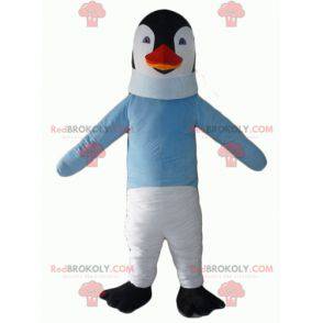 Mascote pinguim preto e branco com um suéter azul -