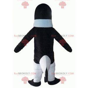 Mascota de pingüino blanco y negro con un suéter azul -