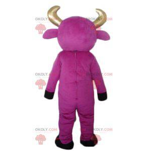 Mascote da vaca rosa com chifres e um anel dourado -