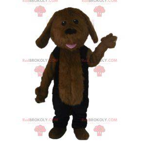 Mascotte de chien marron tout poilu en tenue noire -