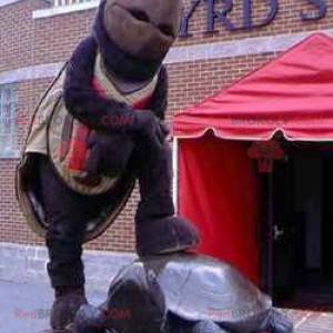 Mascote gigante tartaruga marrom e preta