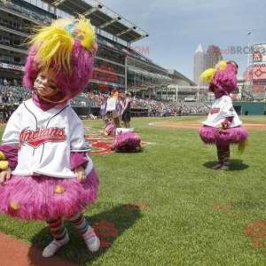 Alle harige roze en gele vogel mascotte - Redbrokoly.com